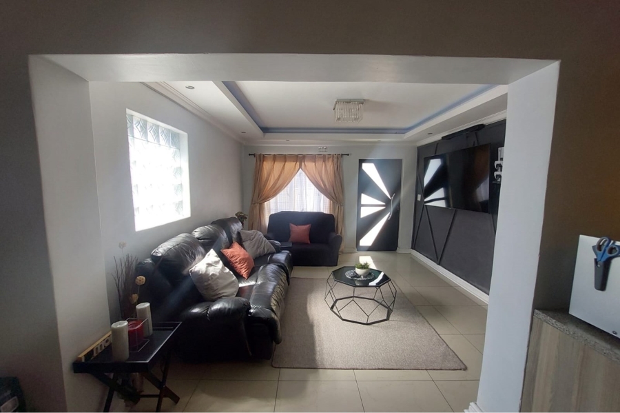 3 Bedroom Property for Sale in Lentegeur Western Cape